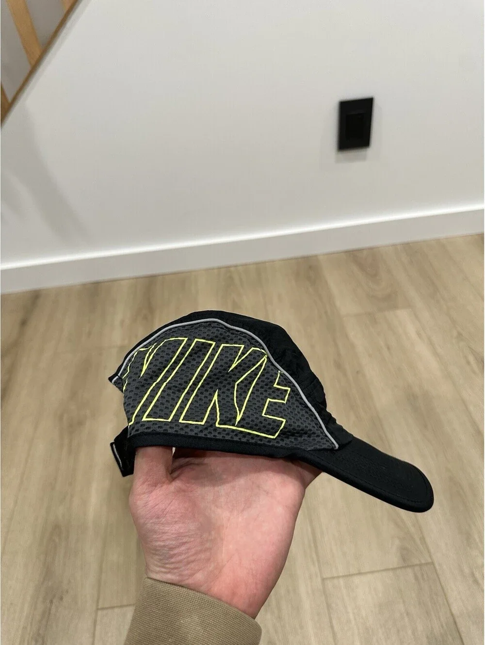 Nike 5 Panel Hat Cap Strap Back Black Neon Aerobill AW84 Lightweight Adjustable